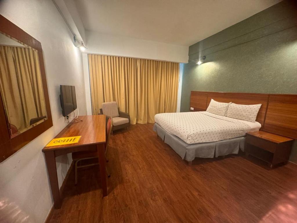 Postel nebo postele na pokoji v ubytování MAYRES HOTEL