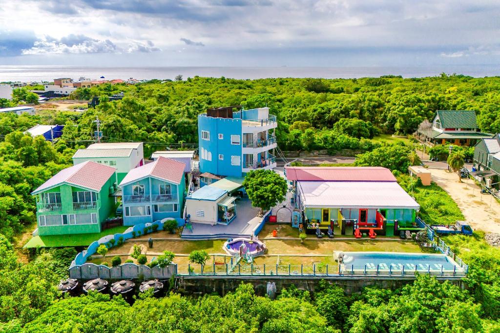 an aerial view of a house with a playground at Happiness Pink B&B in Xiaoliuqiu