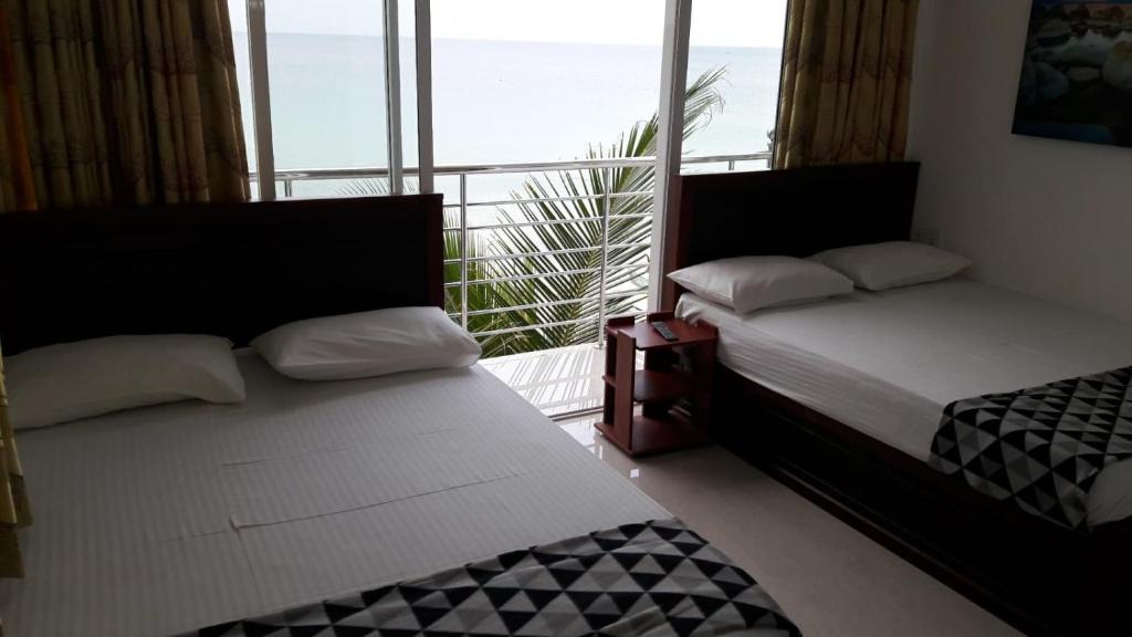 Postel nebo postele na pokoji v ubytování Blue Ocean Hotel