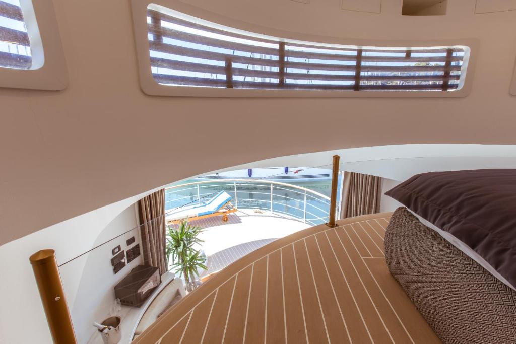 Postel nebo postele na pokoji v ubytování Luxury Floating Apartment - Amor