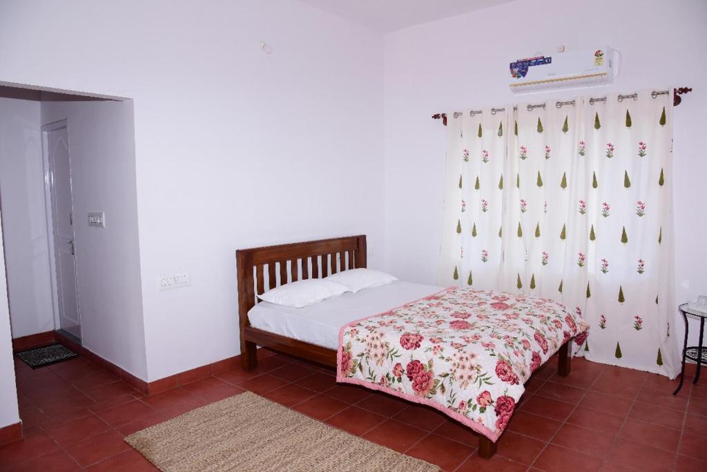 Postel nebo postele na pokoji v ubytování Aastha homestay