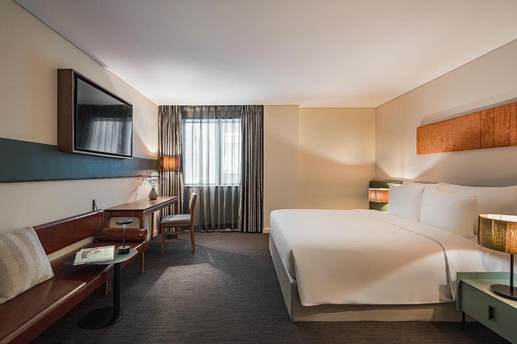 Signature by M Village Thợ Nhuộm - 13