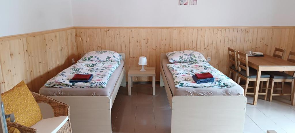 Postel nebo postele na pokoji v ubytování Ubytování U Tajčů
