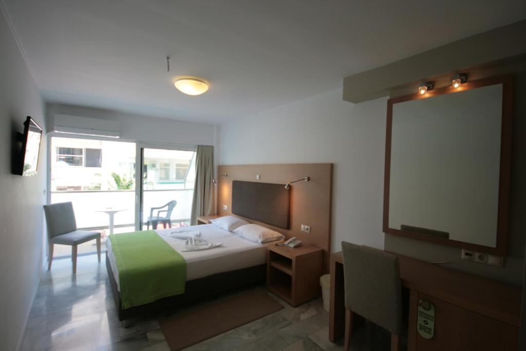 Postel nebo postele na pokoji v ubytování Liberty Hotel