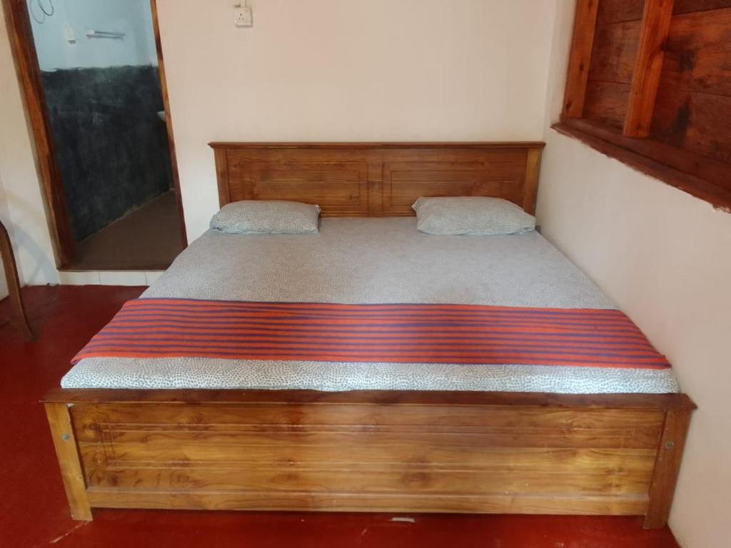 Postel nebo postele na pokoji v ubytování River Point Cabana at Arugambay