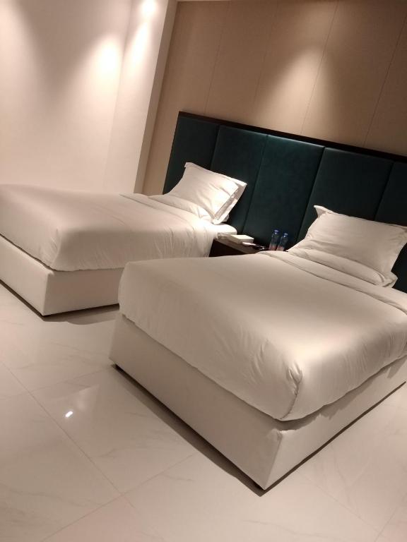 Postel nebo postele na pokoji v ubytování Nebula Hotel