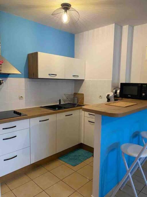 Kuchyň nebo kuchyňský kout v ubytování Logement bord de mer