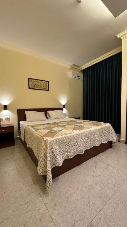 Postel nebo postele na pokoji v ubytování Rumman Hotel