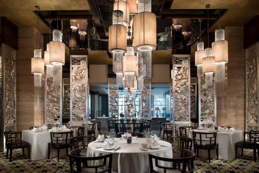 Restaurace v ubytování Crowne Plaza Hefei by IHG