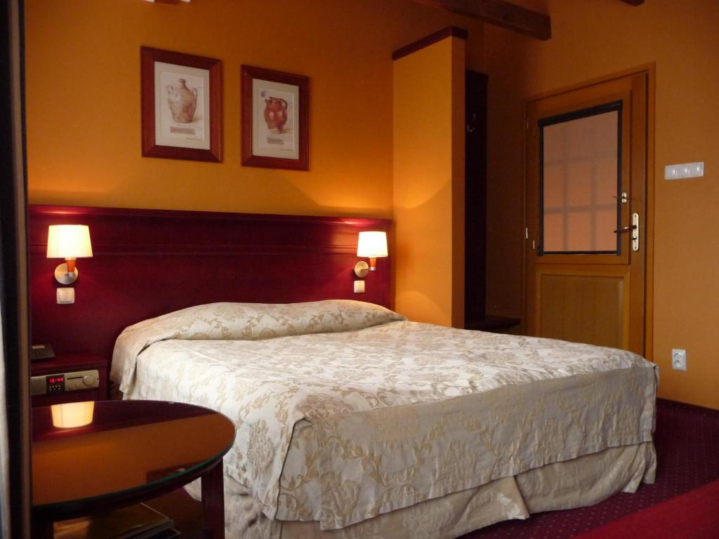 Ein Bett oder Betten in einem Zimmer der Unterkunft Meduza Hotel &amp; Spa