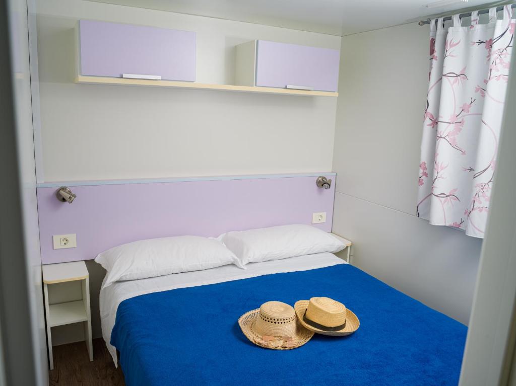 Postel nebo postele na pokoji v ubytování Punta Falconera camping & village