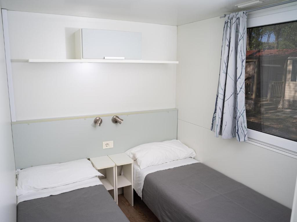 Postel nebo postele na pokoji v ubytování Punta Falconera camping & village