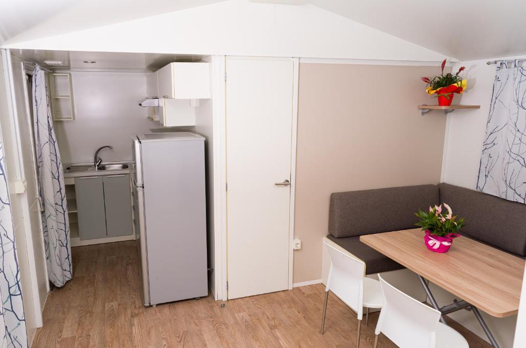 Kuchyň nebo kuchyňský kout v ubytování Punta Falconera camping & village