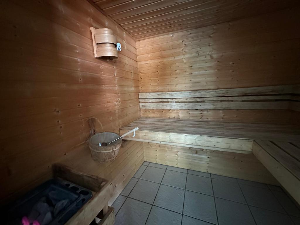 Koupelna v ubytování COTTAGE ENTRE CONTIS ET MIMIZAN PLAGE - Piscine chauffée et balnéothérapie