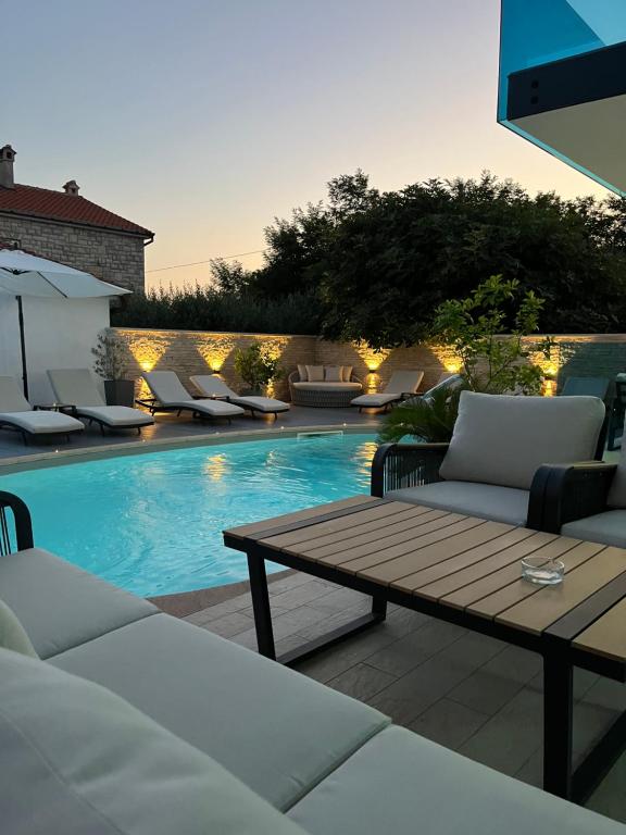 Bazén v ubytovaní Luxury Apartments VilaMaloca alebo v jeho blízkosti