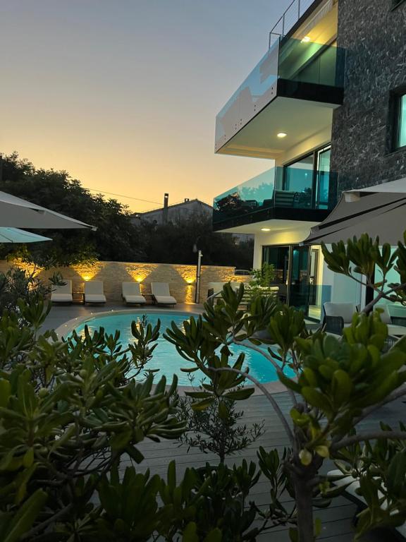 Bazén v ubytovaní Luxury Apartments VilaMaloca alebo v jeho blízkosti