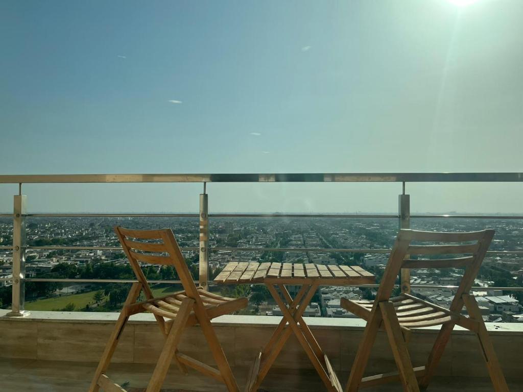 Suitetrails - Luxury 1 Bedroom Apartment 5th F Gold Crest mall DHA Lahore