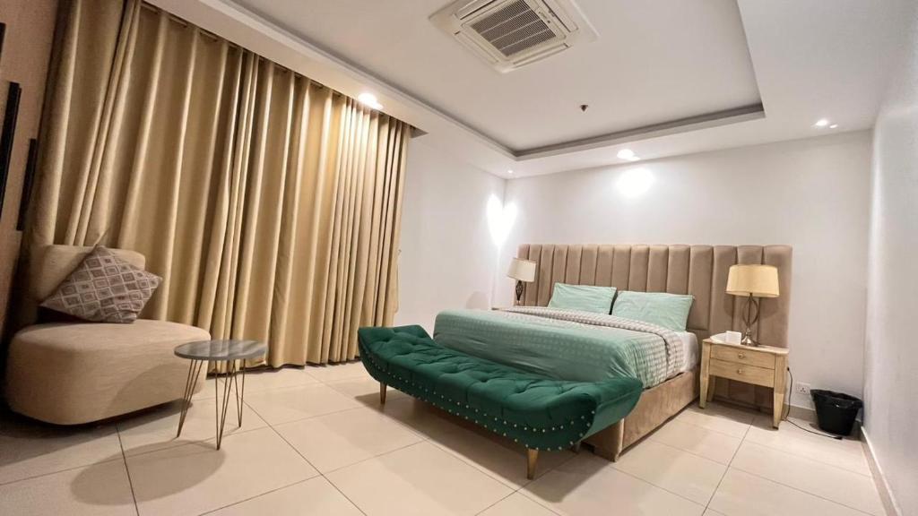 Suitetrails - Luxury 1 Bedroom Apartment 5th F Gold Crest mall DHA Lahore