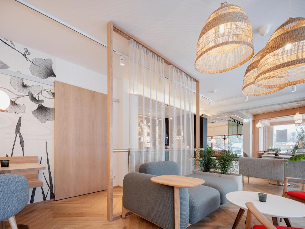 Posezení v ubytování B&B Hotel Zimmerei mit Frühstück