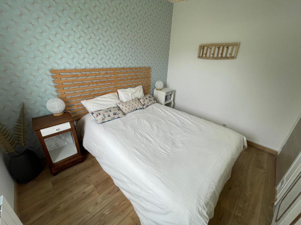 Ein Bett oder Betten in einem Zimmer der Unterkunft Ar Parc Bihan, vue mer!