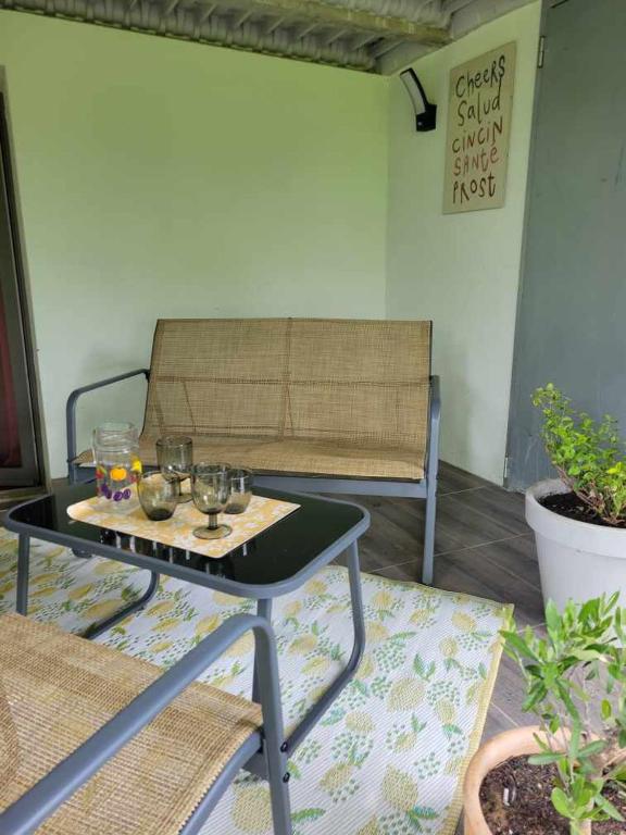 Appartement cosy avec terrasse privée et parking - Apartamento De Una Habitación