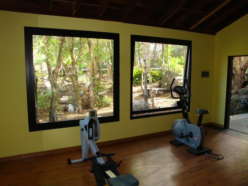 Fitness centrum a/nebo fitness zařízení v ubytování Aldeia da Fonte Hotel