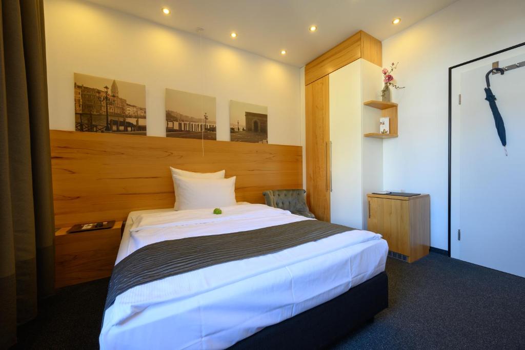Postel nebo postele na pokoji v ubytování Hotel Heymann