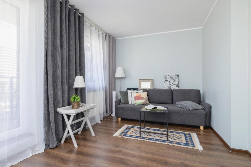 Istumisnurk majutusasutuses Osiedle Tysiąclecia - Nowoczesne Studio z Biurkiem do Pracy Zdalnej i Parkingiem by Noclegi Renters