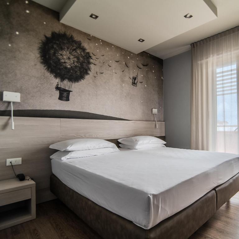 Postel nebo postele na pokoji v ubytování Hotel Cesare Augustus