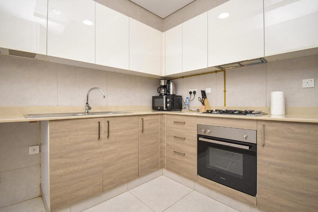 Elegant 2BR view with rooftop pool The Bay - Wohnung Mit Balkon