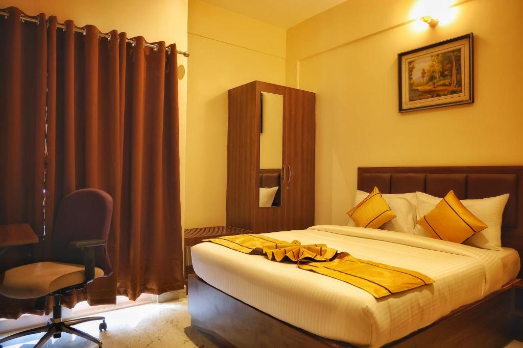 Postel nebo postele na pokoji v ubytování JN Residency Perungudi