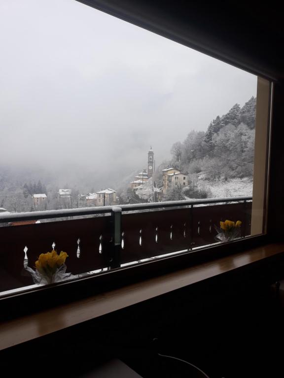 Nespecifikovaný výhled na hory nebo výhled na hory při pohledu z hotelu