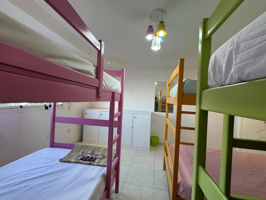 Postel nebo postele na pokoji v ubytování Cairo Pyramids View Hostel & Apartment