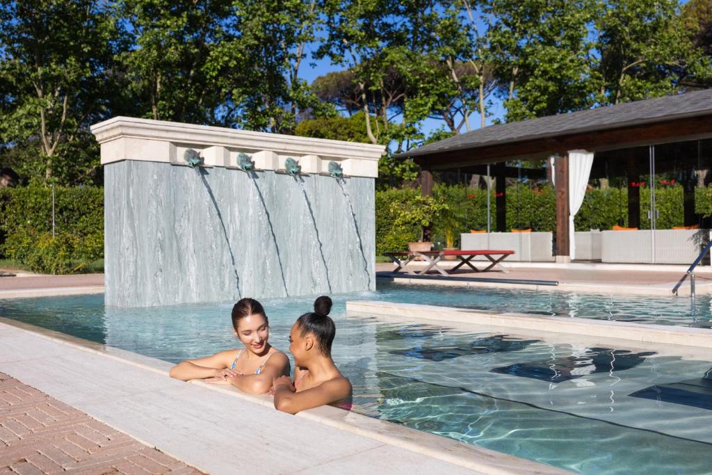 Bazén v ubytování QC Termeroma Spa and Resort nebo v jeho okolí