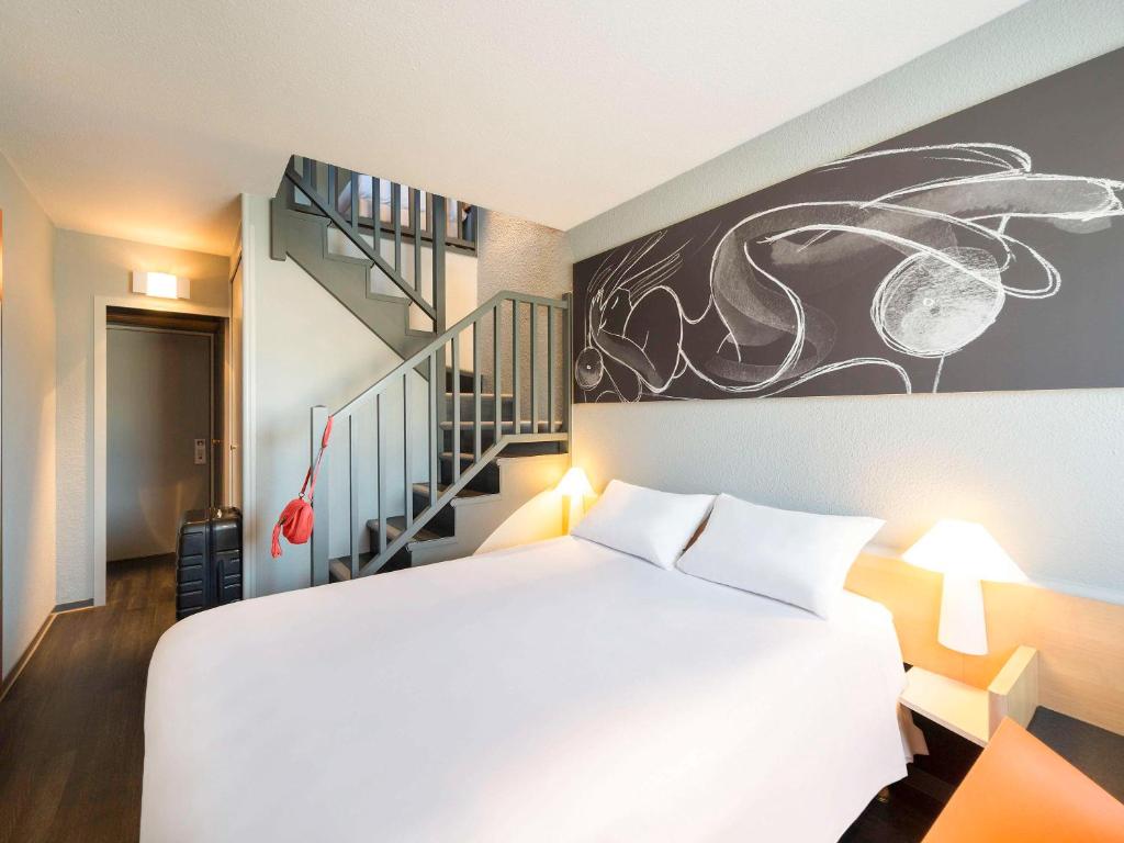 Postel nebo postele na pokoji v ubytování Mercure Quiberon Hotel