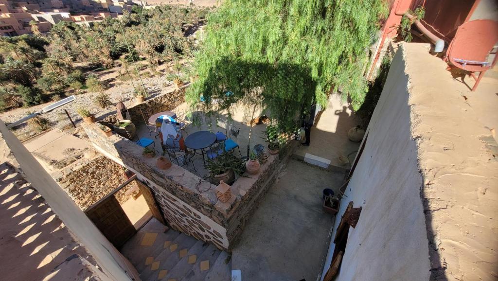 an overhead view of a patio with a table and chairs at Tigmi Bulbul in Id AÃ¯ssa