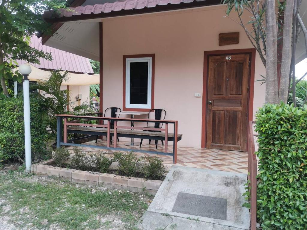 Numhom Resort - Triple Room With Balcony