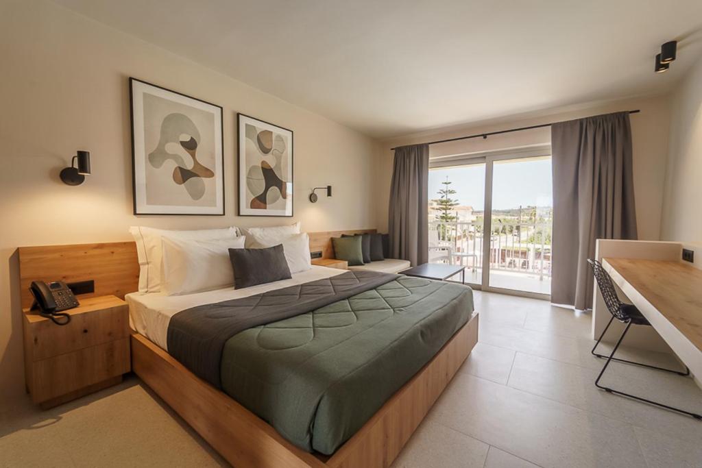 Postel nebo postele na pokoji v ubytování Filoxenia Hotel Zakynthos
