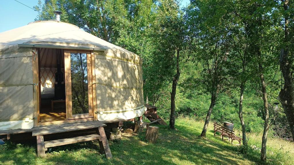 Zahrada ubytování Romantic yurt in Apuseni mountains