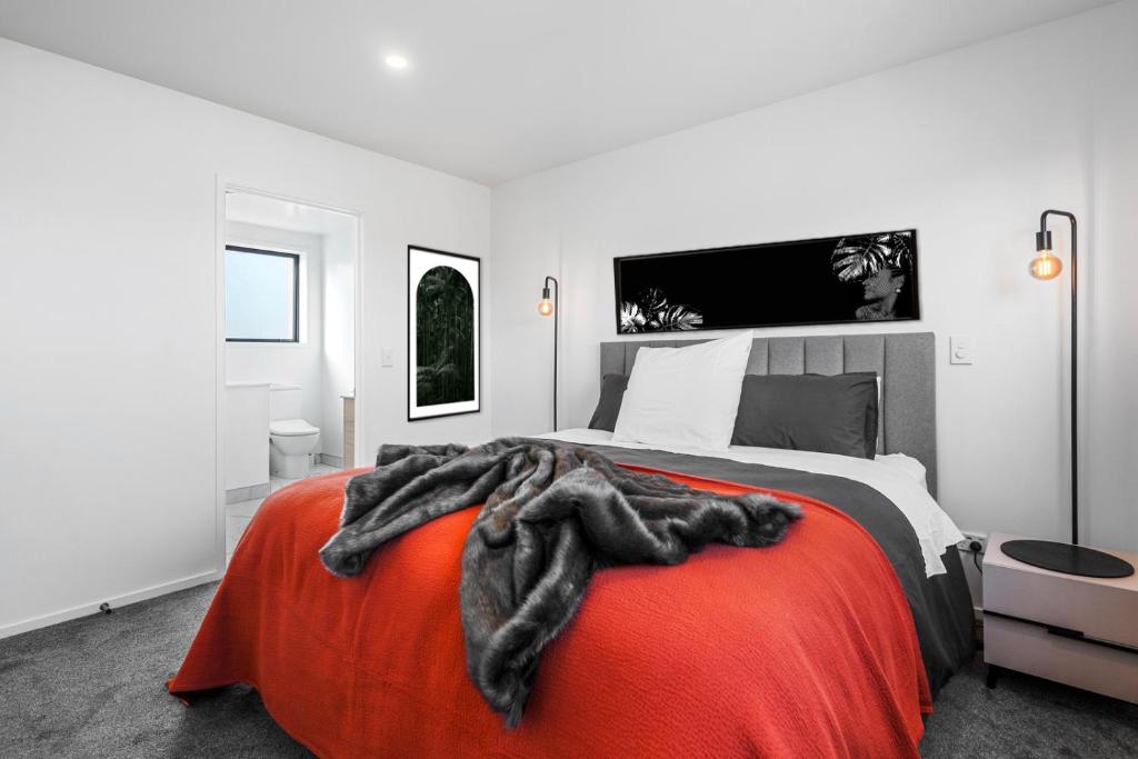 Stylish and Sleek City Stay - Resim 12