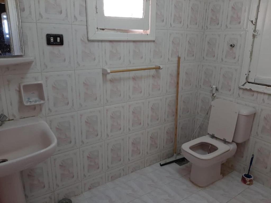 Koupelna v ubytování شالية اللؤلؤة الساحل مارينا 1