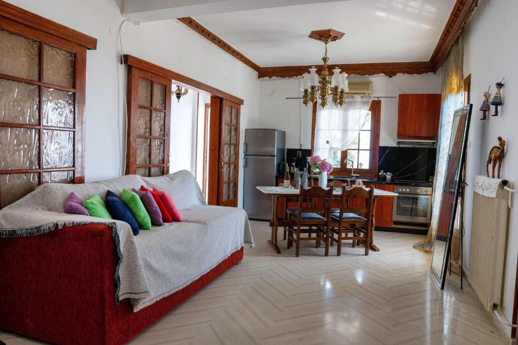 TV a/nebo společenská místnost v ubytování Paradeisos Rooms Pelion