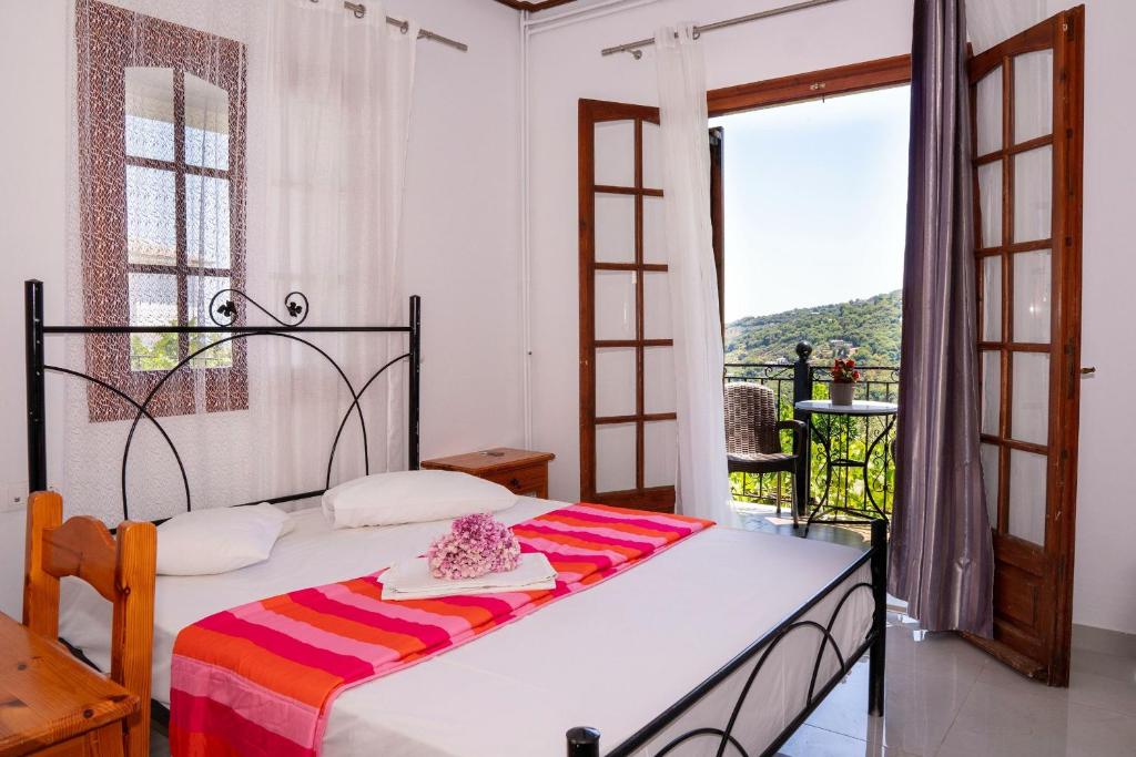 Postel nebo postele na pokoji v ubytování Paradeisos Rooms Pelion