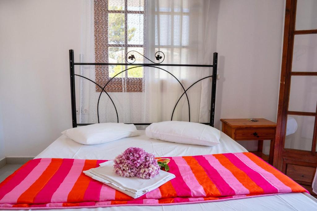 Postel nebo postele na pokoji v ubytování Paradeisos Rooms Pelion
