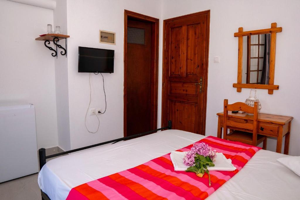 Postel nebo postele na pokoji v ubytování Paradeisos Rooms Pelion
