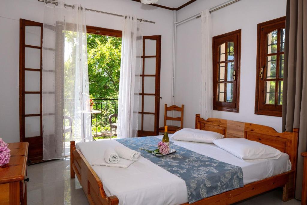 Postel nebo postele na pokoji v ubytování Paradeisos Rooms Pelion