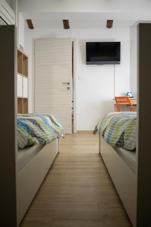 Postel nebo postele na pokoji v ubytování Borea Rooms - Sobe Budanje