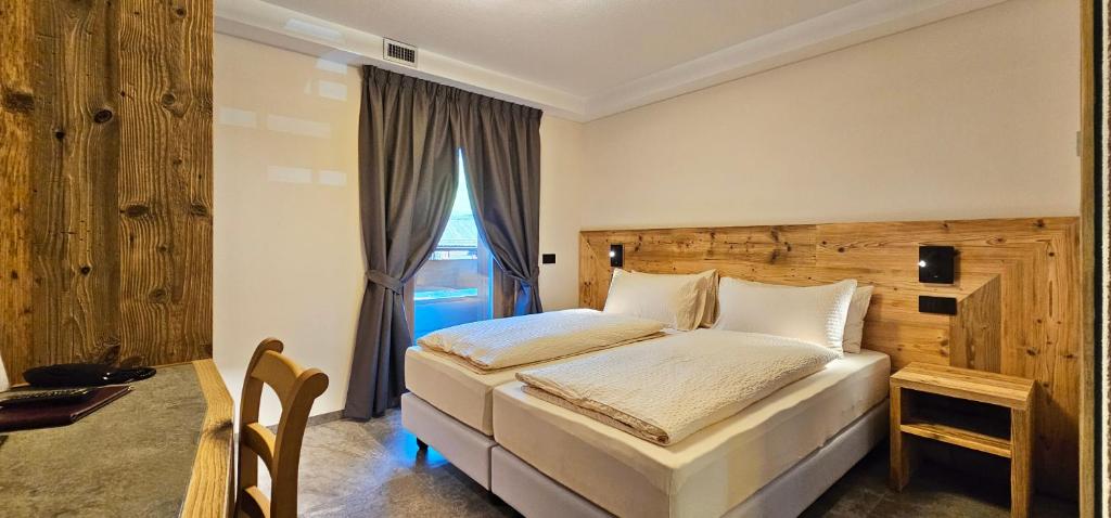 Postel nebo postele na pokoji v ubytování Albergo Alpenrose