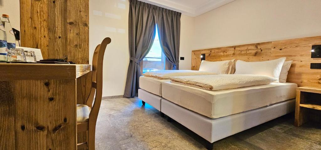 Postel nebo postele na pokoji v ubytování Albergo Alpenrose