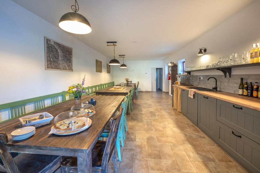 Kuchyň nebo kuchyňský kout v ubytování Apartmány Pernek